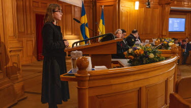 13 A woman delivers a speech in the former Second Chamber.