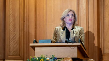 A woman stands at the rostrum.