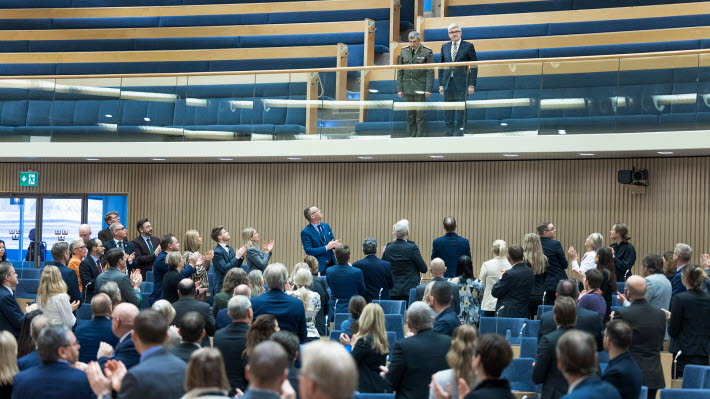 23 februari 2023. Den 23 februari höll talman Andreas Norlén ett tal under en ceremoni i kammaren för att uppmärksamma årsdagen av Rysslands fullskaliga invasion av Ukraina den 24 februari 2022. På Riksplan hissades Ukrainas flagga och Östra riksdags