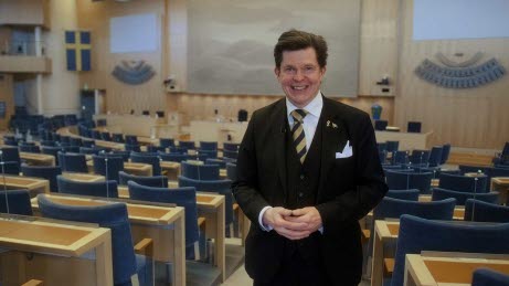 Talman Andreas Norlén guidar i kammaren