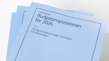 Framsidan av den tryckta budgetpropositionen.