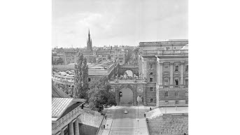 Riksgatan med Riksbankshuset och Riksdagshuset
