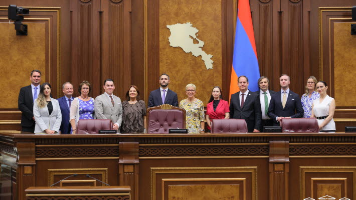 De svenska och armeniska styrgrupperna för projektet.