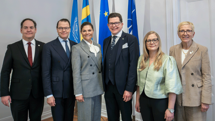 Hela talmanspresidiet tillsammans med kronprinsessparet.