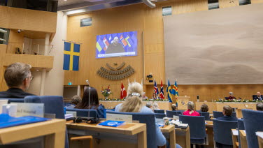 Ukrainas talman håller tal för sessionsdeltagarna