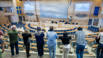 Visitors on the gallery in the chamber