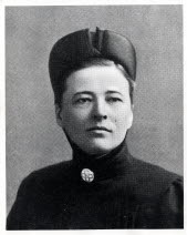 Svartvitt porträttfoto på Bertha Wellin.