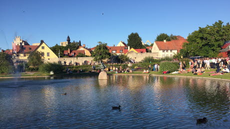 Almedalsparken i solnedgång