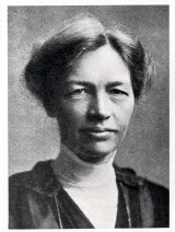 Svartvitt porträttfoto på Kerstin Hesselgren.