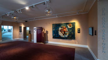 Den goda gärningens rum med väven Flykten